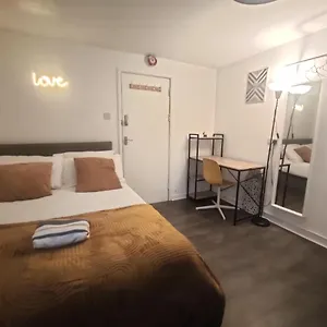 Cosy & Convenient 1 Bed Studio In The Inner-city Cardiff