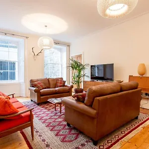 Apartment Joivy Spacious Flat With Garden In Centre
